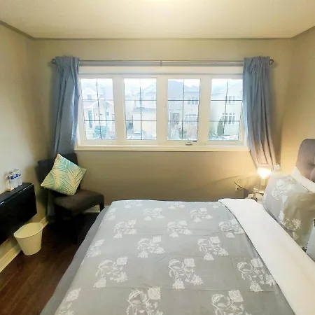Affordable Room With Free Parking In Newmarket On Extérieur photo