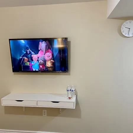 Affordable Room With Free Parking In Newmarket On Extérieur photo